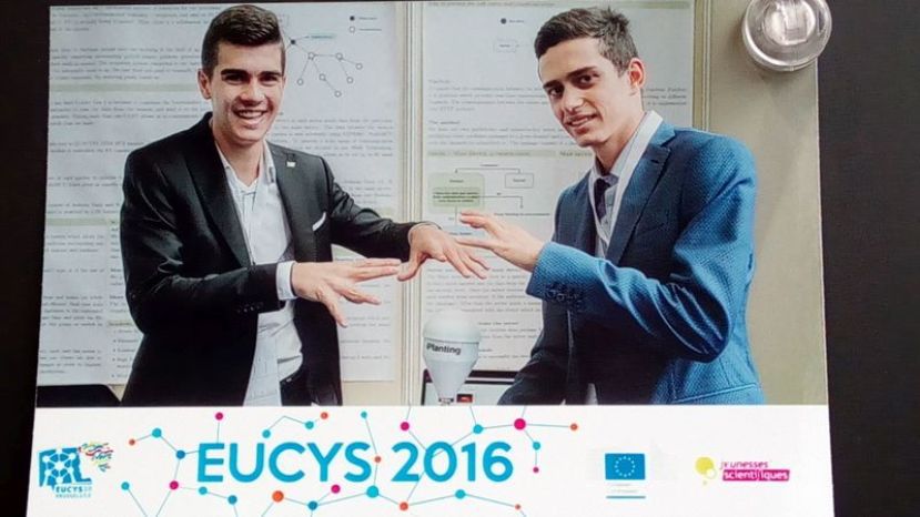 Болгарские школьники получили премию молодых ученых в Брюсселе