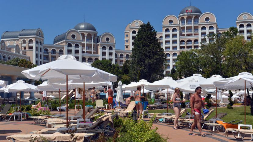 В июне в Болгарии отдохнуло 128 тыс. российских туристов