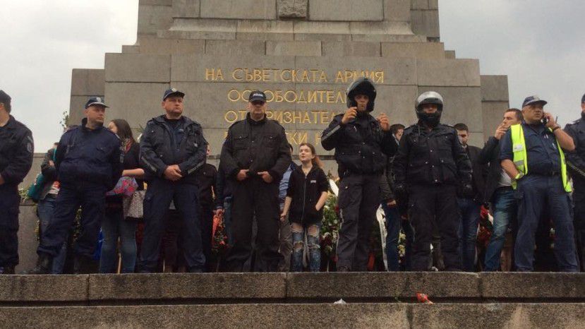 В Софии столкнулись сторонники и противники памятника Советской армии
