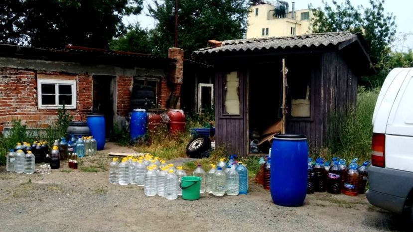 В Болгарии конфисковали 1 156 литров нелегального алкоголя, предназначенного для курортов Южного побережья