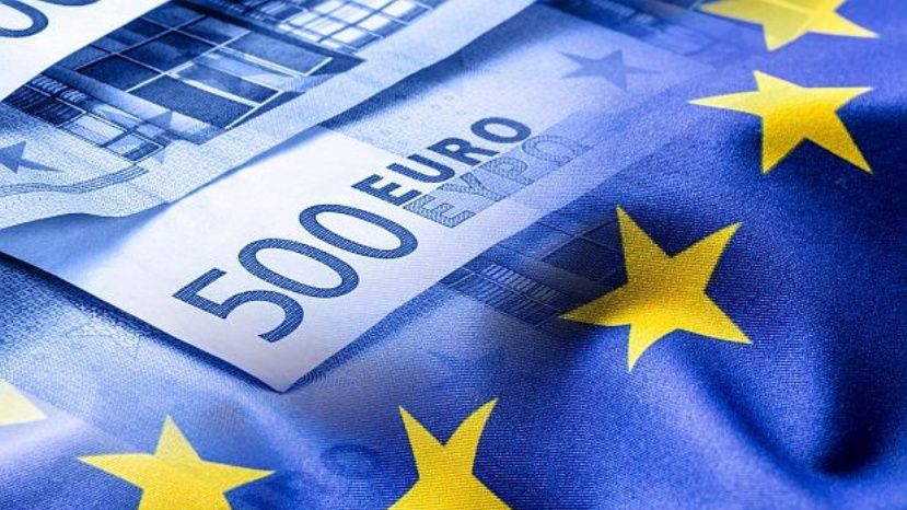 Парите от ЕС вдигнаха заплатите с 15 на сто