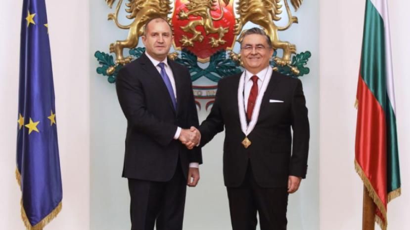 Президент Болгарии наградил посла Турции орденом „Мадарски конник“