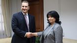 Петкова и Лакотрипис обсъдиха възможностите за доставки на кипърски природен газ до България