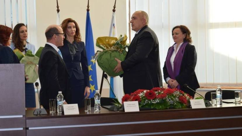 В присъствието на премиера министър Василева подписа договорите за водните проекти на Приморско и Айтос