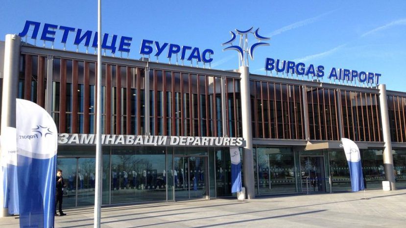 ТАСС: Туристи от Санкт Петербург за второ денонощие не могат да излетят от Бургас