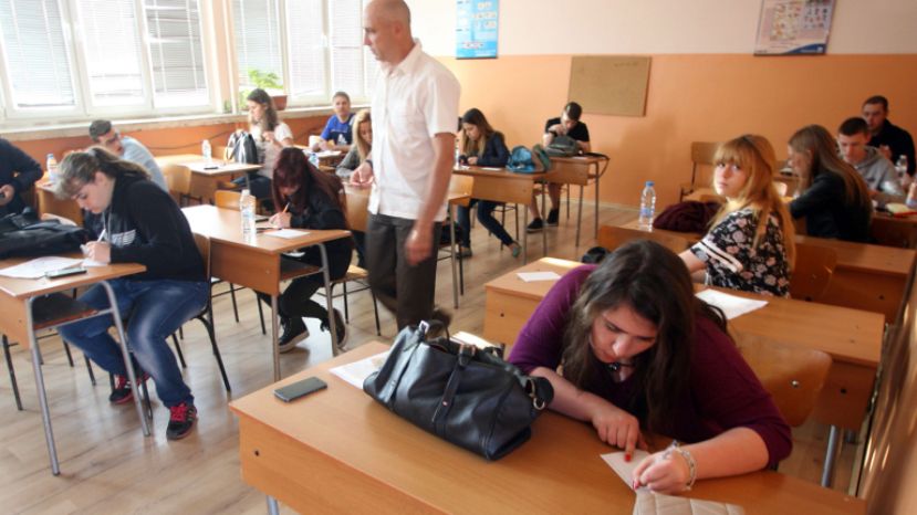 Минимальная зарплата учителей в Болгарии будет 660 левов