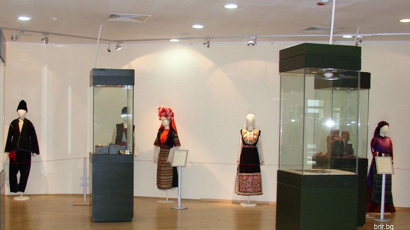 Выставка традиционной народной одежды будто собрала воедино красоту Болгарии