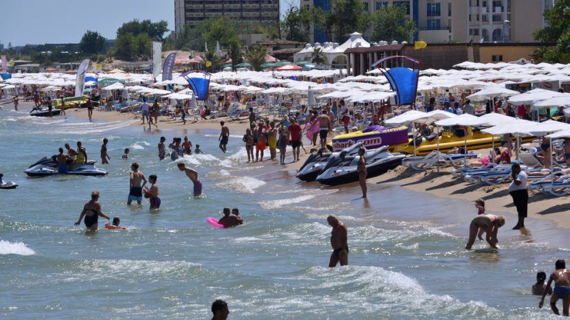 В июне и июле в Болгарии отдохнуло более 280 тыс. российских туристов