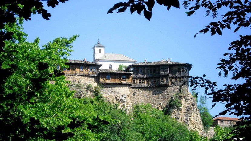 Коста Маринов и неговият поглед към българските манастири