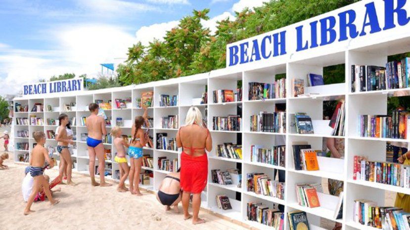 В Албене отметили День болгарского просвещения и культуры открытием пляжной библиотеки