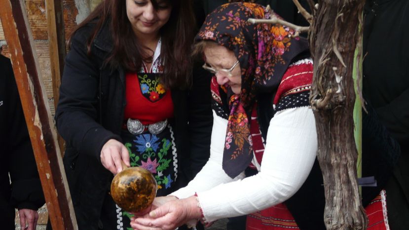 Сегодня в Болгарии отмечают день повитух – Бабин день