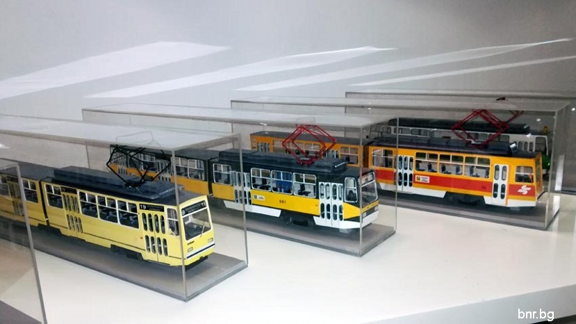 модели на градски транспорт на изложба в София