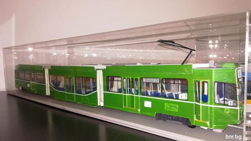 модели на градски транспорт на изложба в София