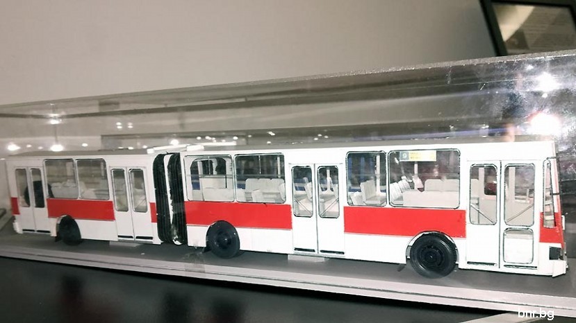 модели городского транспорта на выставке в Софии