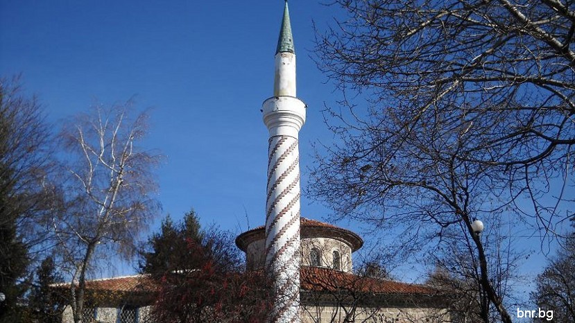 Байракли джамия