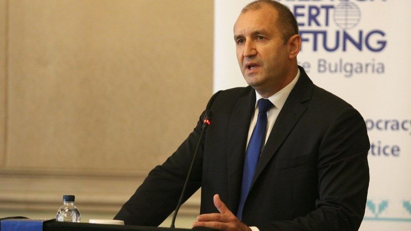 Президент Болгарии считает дежурными комплименты за европредседательство