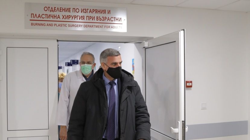 Премьер Болгарии посетил в больнице пострадавших в ДТП на автомагистрали „Струма“