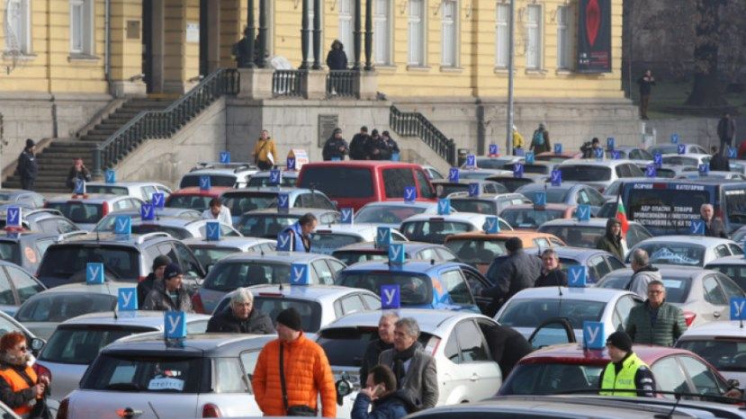 В Софии вышли на протест автоинструкторы