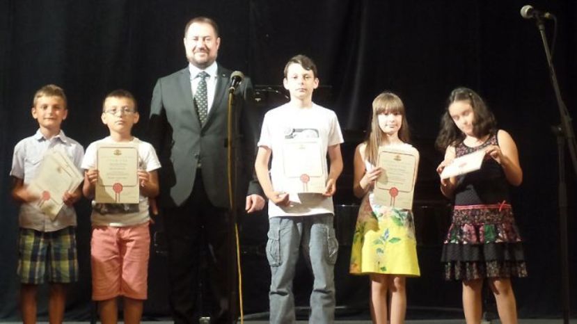 Талантливи българчета от цял свят бяха отличени в конкурсите на Държавната агенция за българите в чужбина