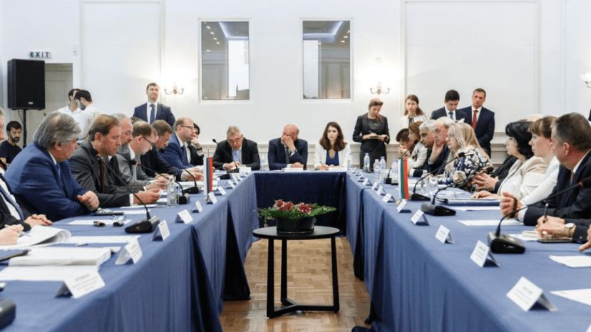 Мантуров призвал „болгарских друзей“ активнее осваивать российский рынок