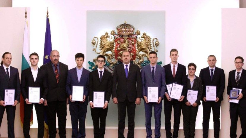 Президент Болгарии вручил молодым ученым награды им. Джона Атанасова