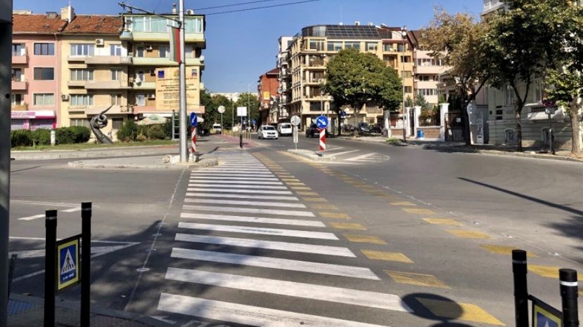 Монтират интелигентни пешеходни пътеки и звукови бутони за незрящи във Варна