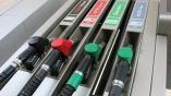 За месец бензинът в България поскъпва с 2,07%, а дизелът - с 3,24 на сто