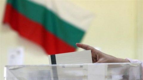 Проевропейская партия ГЕРБ продолжает лидировать в опросах Болгарии