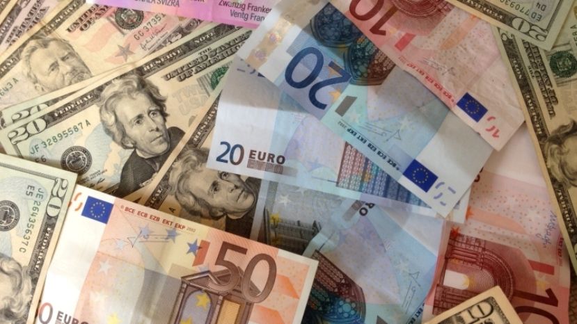Българите в чужбина пращат все по-малко пари у нас
