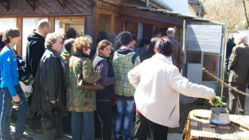 Сотни болгар, россиян и греков съехались на открытие дома Ванги