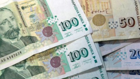 Близо 700 души държат на депозит 1,744 млрд.