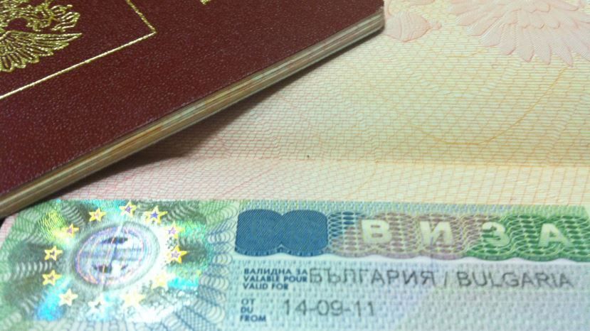 Болгария продолжает выдачу россиянам всех типов виз