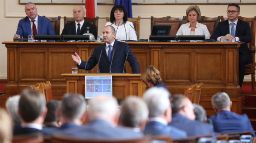 Начало новой парламентской сессии оправдало ожидания горячей политической осени в Болгарии