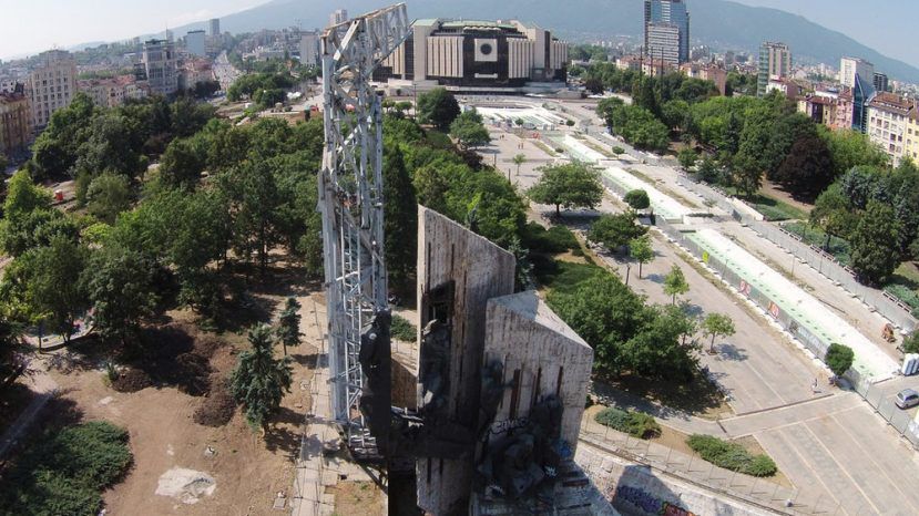 Верховный административный суд разрешил снос памятника «1300 лет Болгарии» в Софии