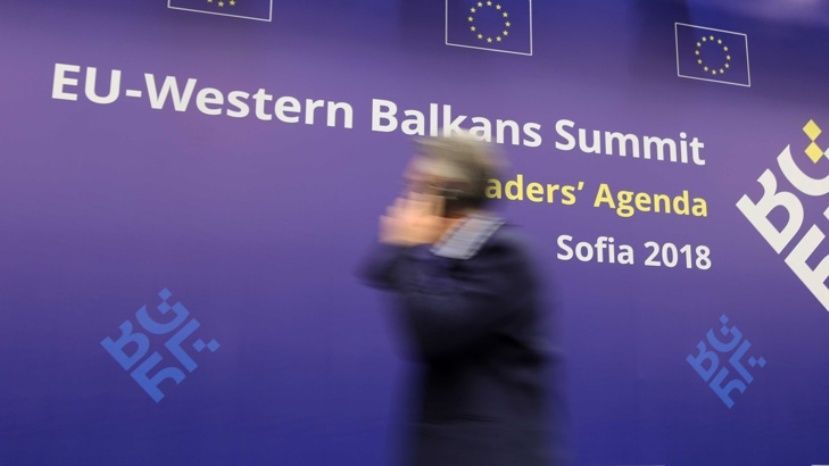 РИА Новости: Почему Европа не будет тратить деньги на Балканы
