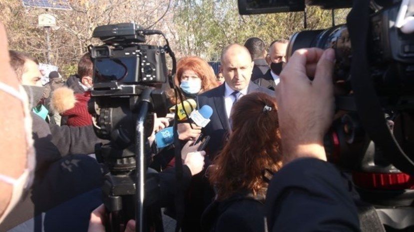 Президент Радев: Болгары умирают не из-за коронавируса, а из-за хаоса в управлении кризисом