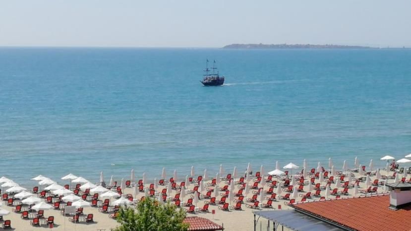 100 000 души по-малко туристи по Черноморието през юни