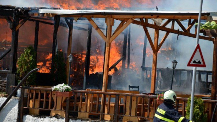 В Лозенце сожгли ресторан