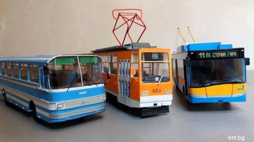 Детайлно изработени модели на градски транспорт на изложба в София