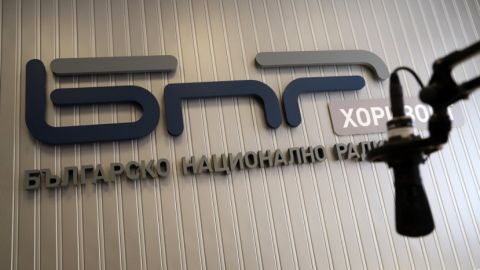 Болгары всех больше доверяют государственным телеканалу и радио