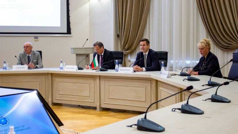 В рамките на посещението си в Азербайджан, министър Никола Стоянов проведе среща с министъра на енергетиката Парвиз Шахбазов