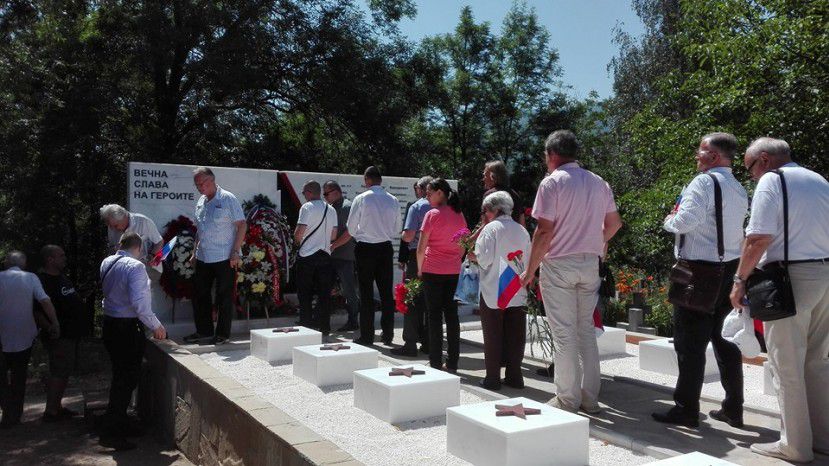 София откри Братска могила в памет на 14 загинали съветски войници