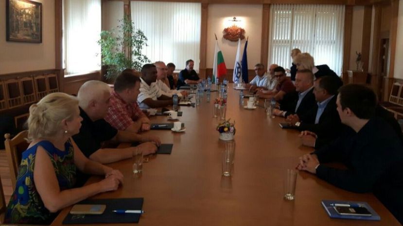 Американская делегация посетила крупнейший оружейный завод Болгарии