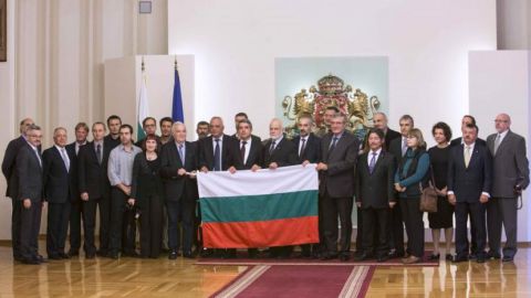 Президент Болгарии вручил государственный флаг участникам 24-й Антарктической экспедиции