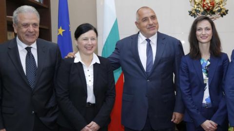 Премиерът Бойко Борисов разговаря с еврокомисарите Димитрис Аврамопулос и Вера Юрова