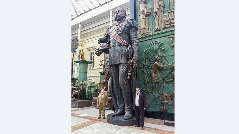В Болгарии разгорается скандал из-за 8-метрового памятника Царю Освободителю, подаренного Россией