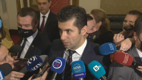 Премьер: Болгария не принимала решения об отправке военной техники в Украину