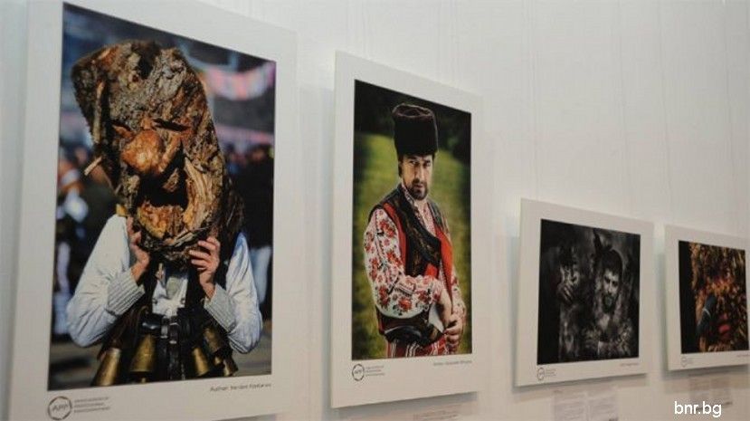 Фотоизложбата „Древни обичаи и традиции от България“ бе посрещната с голям интерес в Москва
