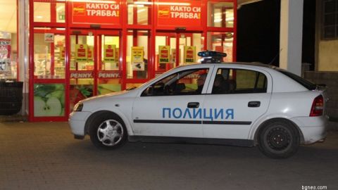 Несколько десятков цыган ограбили супермаркет в Казанлыке