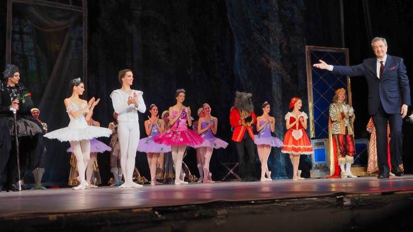 Кремлевский балет завершил гастроли в Болгарии спектаклем &quot;Лебединое озеро&quot;